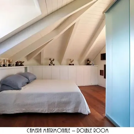 Luxurious Penthouse With Large Sea View Terraces アパート アラッシオ
