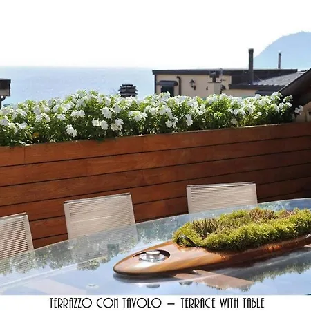 Luxurious Penthouse With Large Sea View Terraces アパート アラッシオ