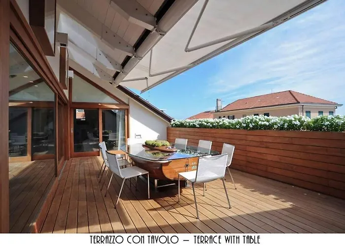 Luxurious Penthouse With Large Sea View Terraces Lejlighed
